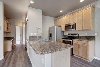 The Villas at Kennedy Creek Apartments in Tumwater, WA - Foto de edificio - Building Photo