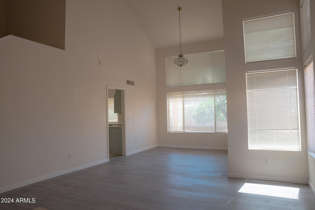 16614 S 14th Pl in Phoenix, AZ - Building Photo - Building Photo