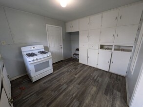 2410 Primrose St in Beaumont, TX - Building Photo - Building Photo