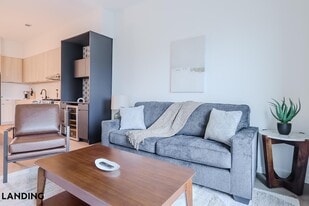 2623 Keene St, Unit 425 in Houston, TX - Building Photo