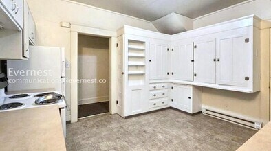 1960 Kincaid St in Eugene, OR - Building Photo - Building Photo