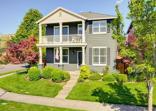 3706 SE Oakleaf St in Hillsboro, OR - Building Photo - Building Photo