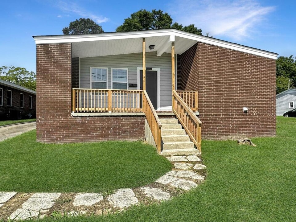 501 Saunders Pl in High Point, NC - Building Photo