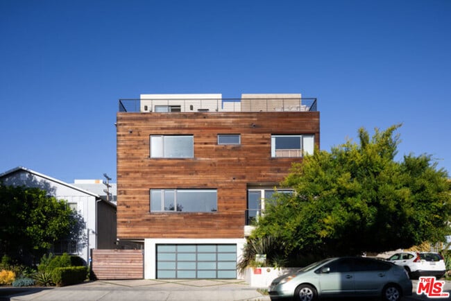 property at 140 S Hayworth Ave