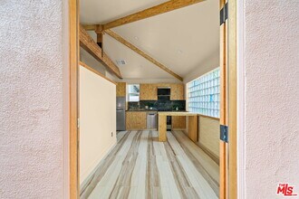 621 Rose Ave in Los Angeles, CA - Building Photo - Building Photo