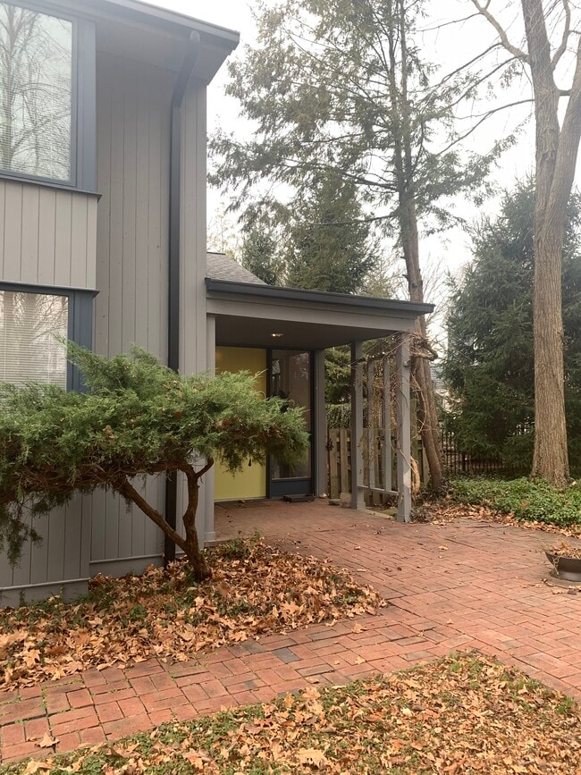 2280 Tudor Dr, Unit 2280