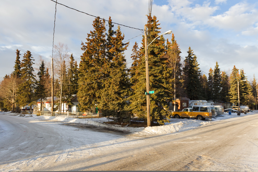 Wharton Mobile Home Park in Anchorage, AK - Building Photo