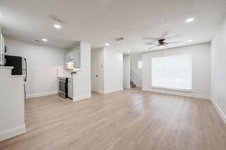 805 W Chambers St in Cleburne, TX - Building Photo - Building Photo