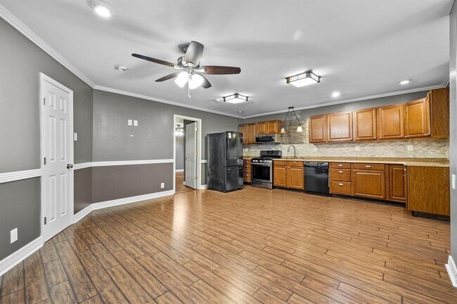 property at 7648 Broadview Dr
