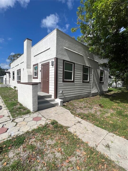 4700 10th Ave S in St. Petersburg, FL - Building Photo