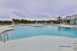 9815 Carlsdale Dr in Riverview, FL - Building Photo - Building Photo