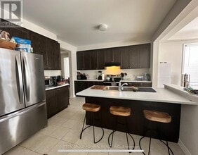 743 Brittanic Rd in Ottawa, ON - Building Photo - Building Photo