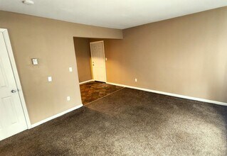 16885 Lahser Rd-Unit -1A in Detroit, MI - Building Photo - Building Photo