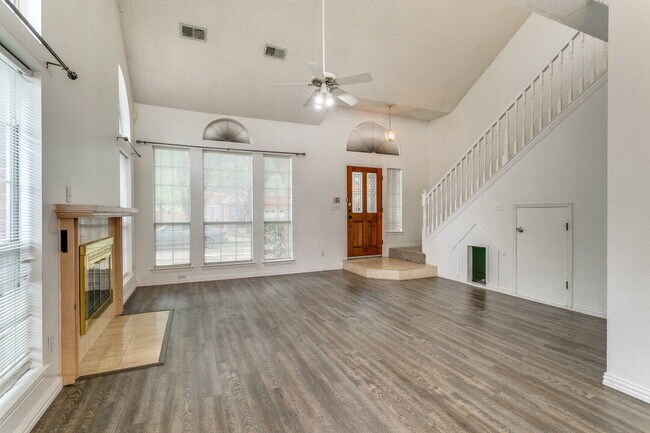 200 Summer Moon Ct in Irving, TX - Building Photo - Building Photo