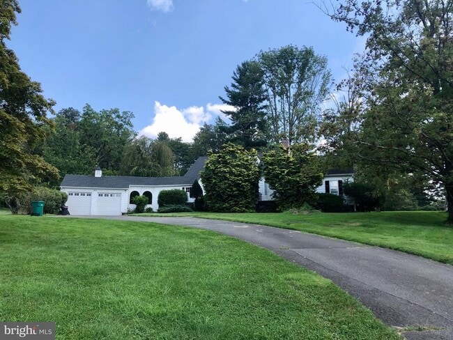 property at 20 Battlebrook Ln