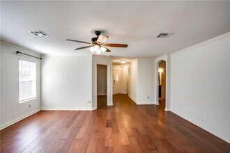 122 Quail Hollow Dr in Hutto, TX - Building Photo - Building Photo
