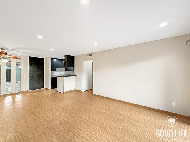 6314 Friars Rd in San Diego, CA - Foto de edificio - Building Photo