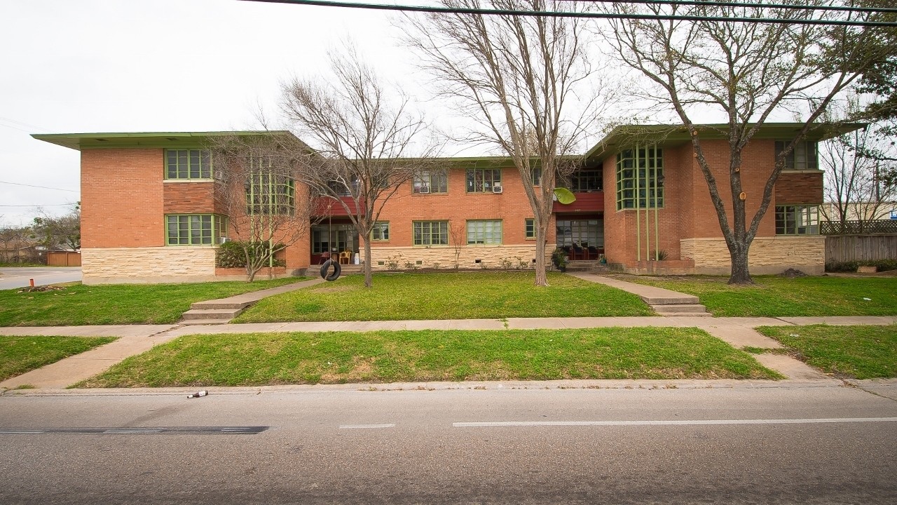 SoCo Apartments in Bryan, TX - Building Photo