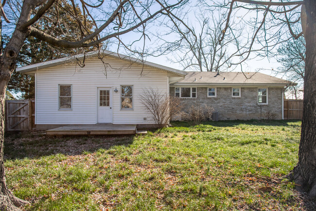 908 S Maple St in Siloam Springs, AR - Building Photo - Building Photo