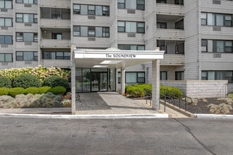 Soundview Apartments in West Haven, CT - Foto de edificio - Building Photo