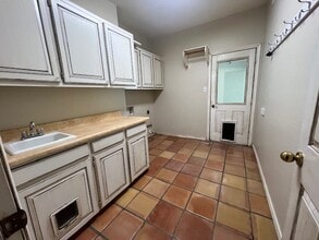 6170 Weiland Rd in Weatherford, TX - Foto de edificio - Building Photo