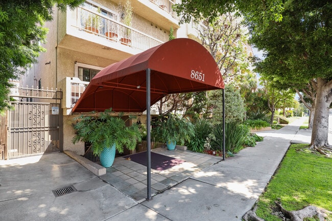 8651 W Olympic Blvd in Los Angeles, CA - Building Photo - Building Photo