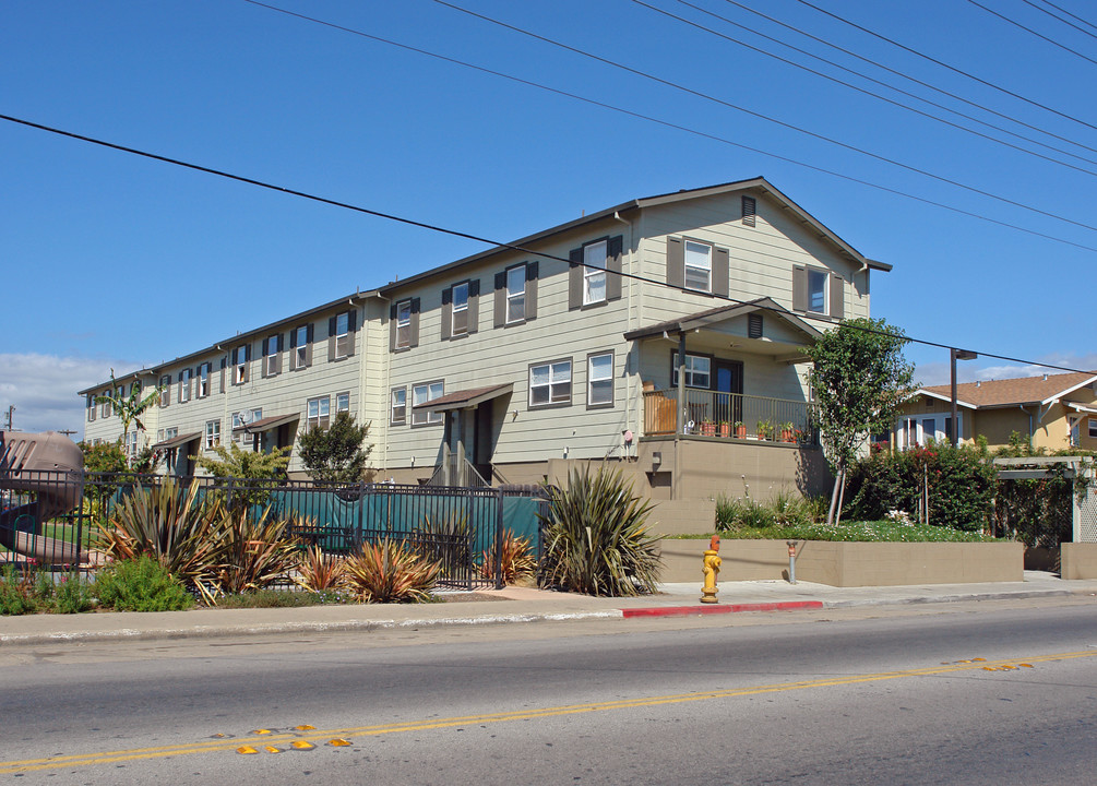 135 Riverside Dr in Watsonville, CA - Building Photo