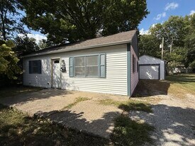 916 E Fairlawn Dr in Urbana, IL - Building Photo