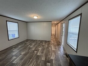 13 Lou Henry Ln in West Branch, IA - Foto de edificio - Building Photo