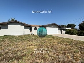 9369 Acacia Ave in Fontana, CA - Building Photo - Building Photo