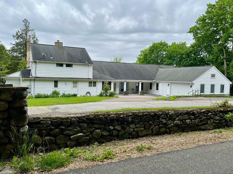 11 Wordins Ln in Trumbull, CT - Building Photo