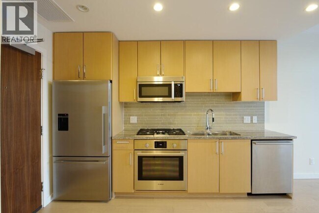 38 W 1st Ave in Vancouver, BC - Building Photo - Building Photo