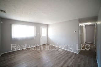 411 Cambridge Dr in Tallahassee, FL - Foto de edificio - Building Photo