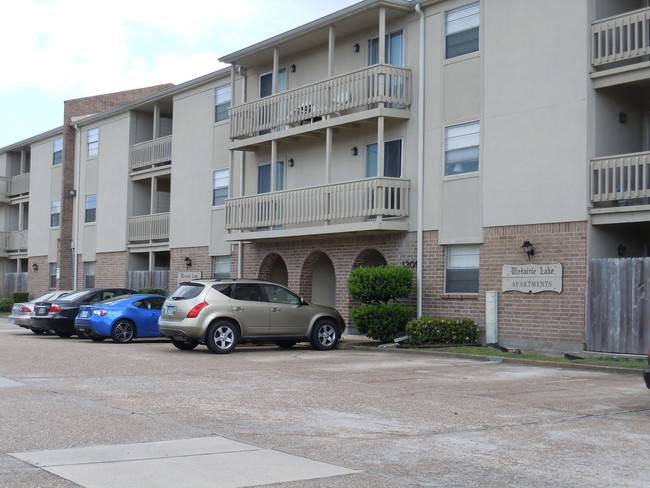 Metairie Lake Apartments photo'