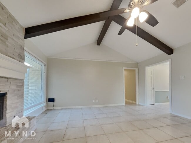 4003 Highknoll Ln in Seabrook, TX - Foto de edificio - Building Photo