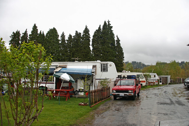 Oaks Mobile & RV in Woodland, WA - Building Photo - Building Photo