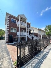 25-10-25-94 94th St in Queens, NY - Foto de edificio - Building Photo