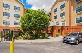 Furnished Studio-Elizabeth - Newark Airport in Elizabeth, NJ - Building Photo - Building Photo
