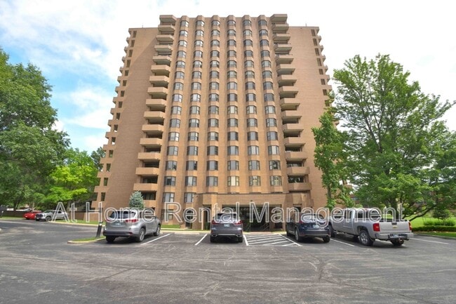 property at 2121 S Yorktown Ave