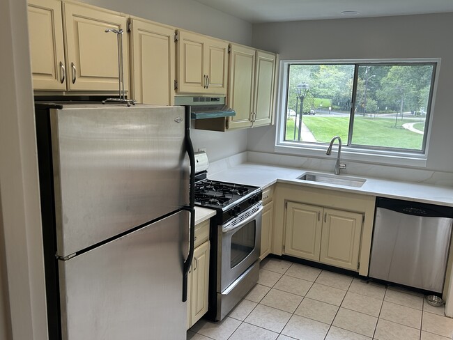 10613 weymouth st 101