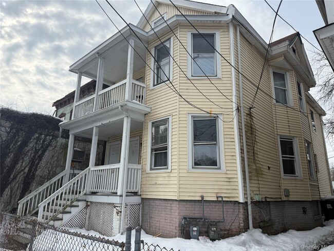 210 N Hamilton St in Poughkeepsie, NY - Building Photo - Building Photo