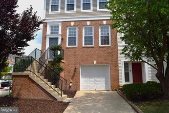 43768 Virginia Manor Terrace in Ashburn, VA - Foto de edificio - Building Photo