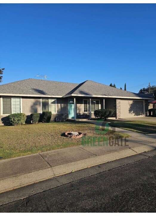 1404 Palmdale Dr in Modesto, CA - Building Photo