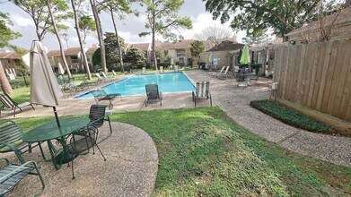 800 Country Pl Dr in Houston, TX - Building Photo - Building Photo