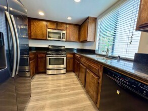 5070 Kester in Sherman Oaks, CA - Building Photo - Building Photo