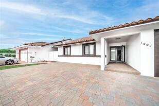 1001 NW 127th Pl in Miami, FL - Building Photo