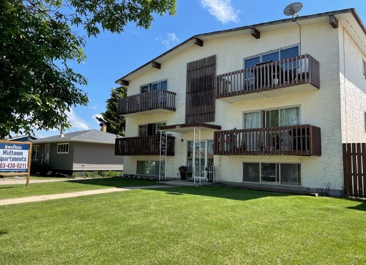 Midtown in Stettler, AB - Building Photo