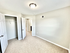 123 High Pointe Dr in Spring Grove, PA - Building Photo - Building Photo