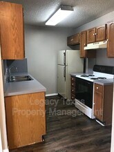 1419 W Kilpatrick St in Cleburne, TX - Building Photo - Building Photo
