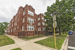 6954 S Calumet Ave Apartments